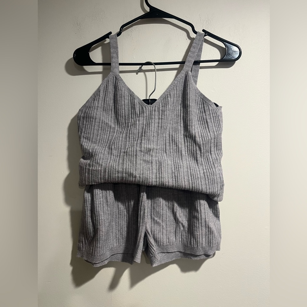 CUPCAKES AND CASHMERE Light gray lounge set